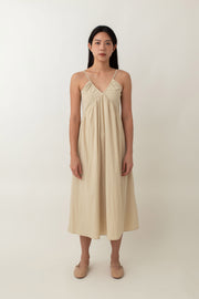 This Kelly V-neck dress flows beautifully and keeps you comfortable all day long. The delicate spaghetti straps and flattering V-neckline add a touch of femininity, while the loose, airy silhouette makes it ideal for warm weather. Perfect for everything from brunch dates to beachside strolls.