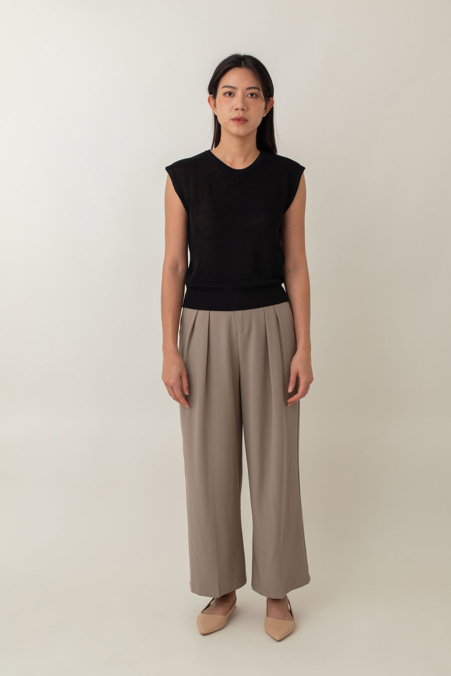 Freya is your go-to for easy, everyday style. It has a cozy ribbed texture and a bit of stretch, making it incredibly comfy and flattering. The top features simple cap sleeves and a cute keyhole detail at the back. You can easily pair it with just about anything in your wardrobe.