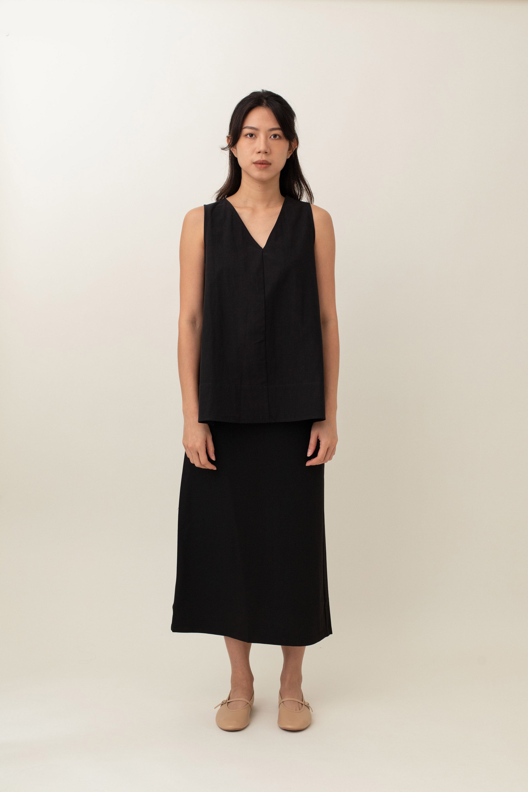 With a flattering V-neck and a relaxed fit, this Livia Top is all about easy, breezy style. Its soft, flowy fabric will keep you comfy and chic. Just throw it on, and you're good to go!