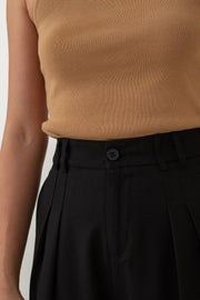 Lysandra features a flattering high-waist design with a straight-leg cut that’s both stylish and comfortable. The best part? They’re wrinkle-free, so there’s no need to iron when you’re busy, making them perfect for on-the-go lifestyles. Plus, they come with handy side pockets for added convenience, so you can easily carry your essentials.