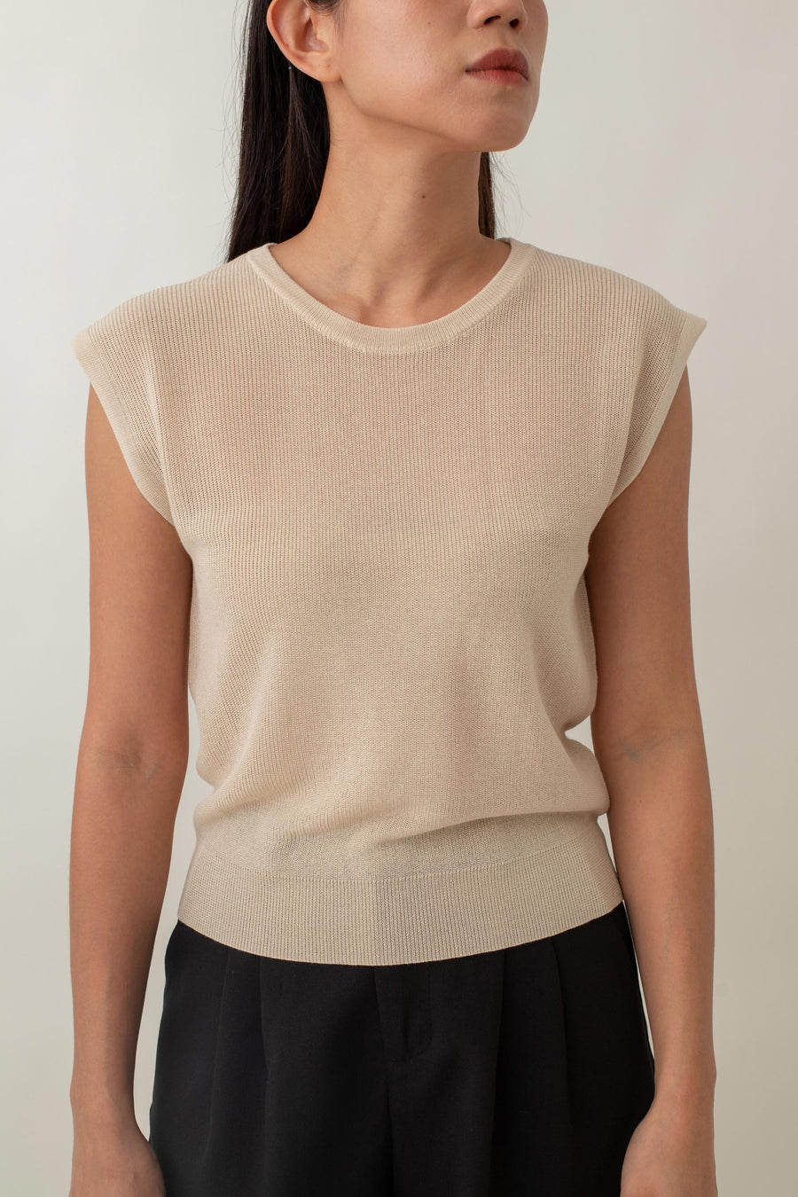 Freya is your go-to for easy, everyday style. It has a cozy ribbed texture and a bit of stretch, making it incredibly comfy and flattering. The top features simple cap sleeves and a cute keyhole detail at the back. You can easily pair it with just about anything in your wardrobe.