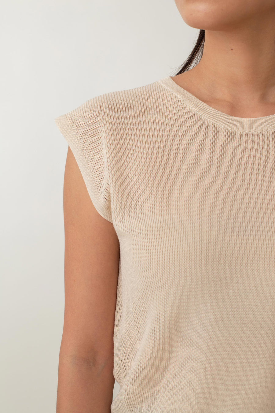 Freya is your go-to for easy, everyday style. It has a cozy ribbed texture and a bit of stretch, making it incredibly comfy and flattering. The top features simple cap sleeves and a cute keyhole detail at the back. You can easily pair it with just about anything in your wardrobe.