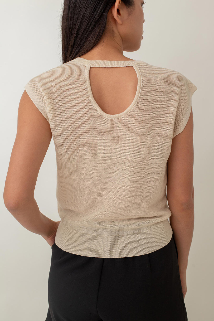 Freya is your go-to for easy, everyday style. It has a cozy ribbed texture and a bit of stretch, making it incredibly comfy and flattering. The top features simple cap sleeves and a cute keyhole detail at the back. You can easily pair it with just about anything in your wardrobe.