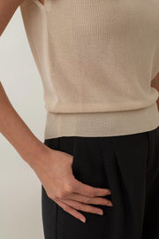 Freya is your go-to for easy, everyday style. It has a cozy ribbed texture and a bit of stretch, making it incredibly comfy and flattering. The top features simple cap sleeves and a cute keyhole detail at the back. You can easily pair it with just about anything in your wardrobe.