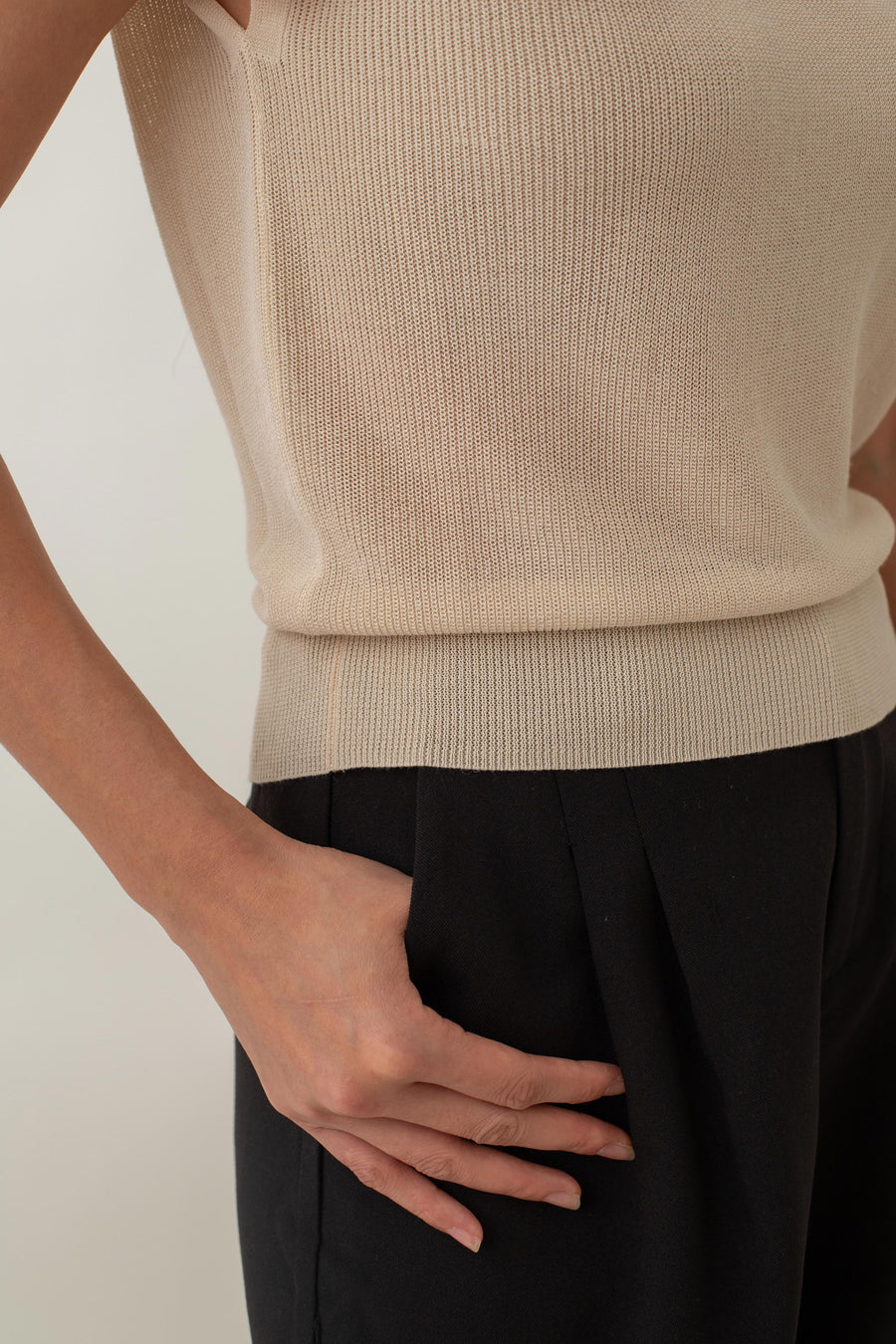 Freya is your go-to for easy, everyday style. It has a cozy ribbed texture and a bit of stretch, making it incredibly comfy and flattering. The top features simple cap sleeves and a cute keyhole detail at the back. You can easily pair it with just about anything in your wardrobe.