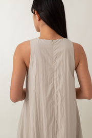 With its airy balloon silhouette that tapers gently at the hem, the Saffron Dress offers a playful and relaxed vibe. The dress has a simple sleeveless design with a round neckline and handy side pockets, perfect for stashing your essentials. The back zipper makes it easy to slip on and off, adding to its effortless appeal.