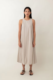 With its airy balloon silhouette that tapers gently at the hem, the Saffron Dress offers a playful and relaxed vibe. The dress has a simple sleeveless design with a round neckline and handy side pockets, perfect for stashing your essentials. The back zipper makes it easy to slip on and off, adding to its effortless appeal.