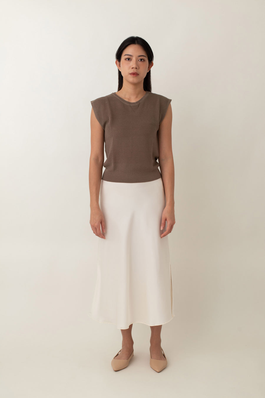 Freya is your go-to for easy, everyday style. It has a cozy ribbed texture and a bit of stretch, making it incredibly comfy and flattering. The top features simple cap sleeves and a cute keyhole detail at the back. You can easily pair it with just about anything in your wardrobe.
