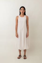 With its airy balloon silhouette that tapers gently at the hem, the Saffron Dress offers a playful and relaxed vibe. The dress has a simple sleeveless design with a round neckline and handy side pockets, perfect for stashing your essentials. The back zipper makes it easy to slip on and off, adding to its effortless appeal.