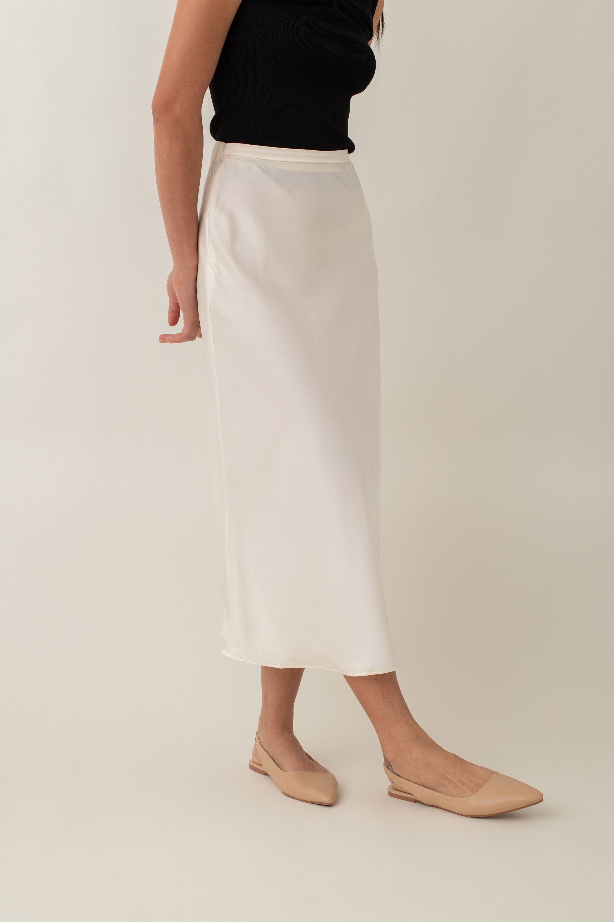 Crafted from silky fabric that feels smooth to the touch and features a subtle, beautiful sheen, the Thalia skirt flares gently from the waist. This design creates a flattering, flowy silhouette that moves gracefully with you.